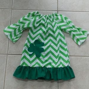 Girls sz 4-6 st. Patrick's day green Chevron dress